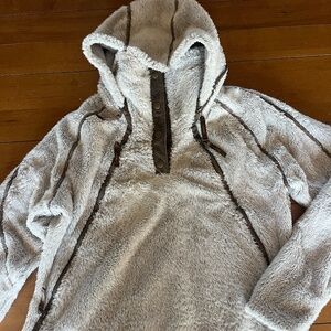 Women's Kuhl Flight Fleece Pullover in light gray (Size L)